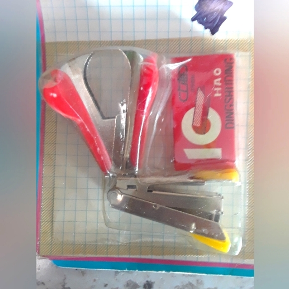 Mini Stapler and Remover with Staples New - Picture 2 of 4